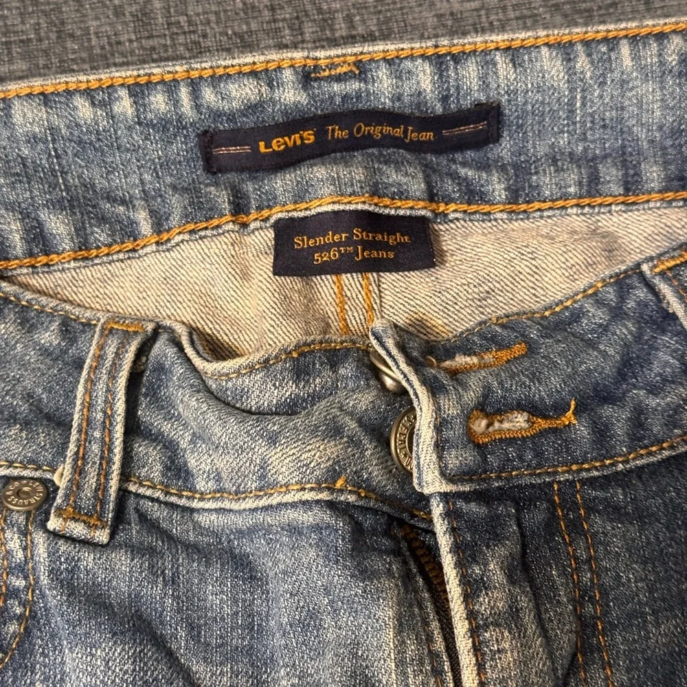 Classic Levi’s Denim Jeans - Picture 3 of 8